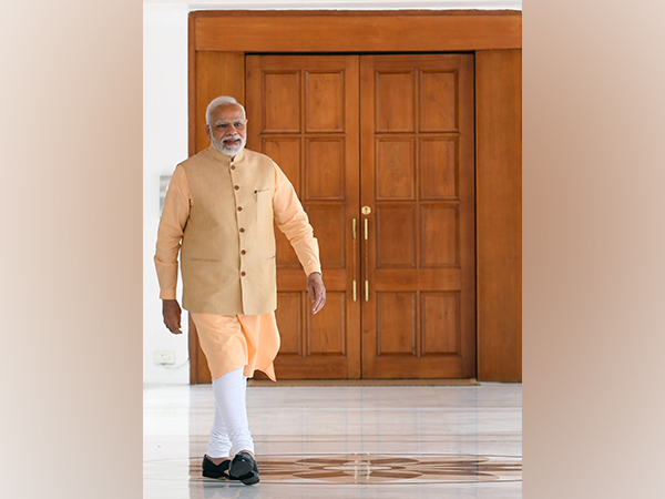 Sachin Tendulkar extends birthday greetings to Prime Minister Narendra Modi 