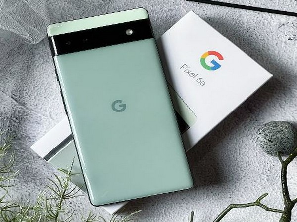 Google might be developing a compact Pixel phone