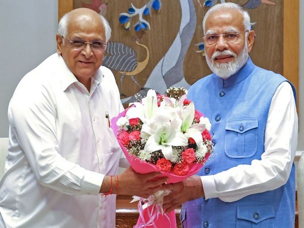 Chief Ministers of Gujarat and Maharashtra Extend Warm Birthday Wishes to PM Modi