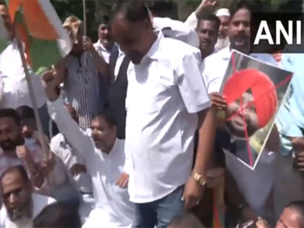 Congress Protests Against Union Minister Bittu's Remarks on Rahul Gandhi