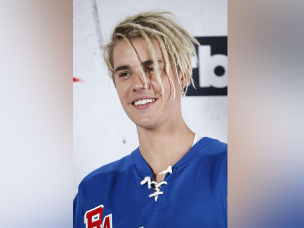 Justin Bieber being sued for posting paparazzi photo of himself