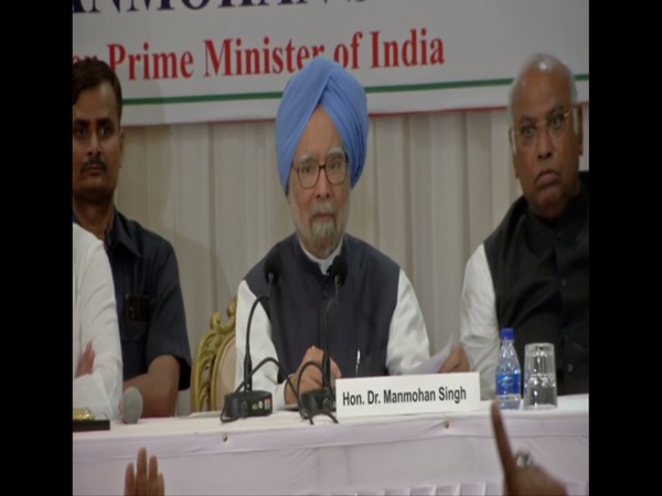 Govt obsessed with trying to fix blame on opponents: Manmohan Singh