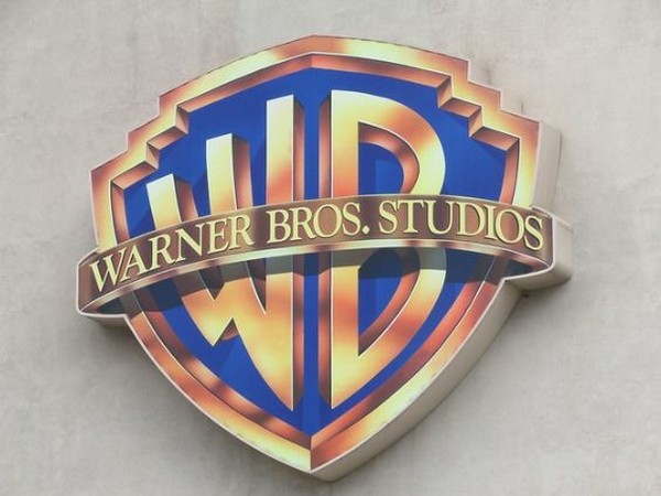 Warner Bros. TV group Chairman Peter Roth decides to step down in early 2021
