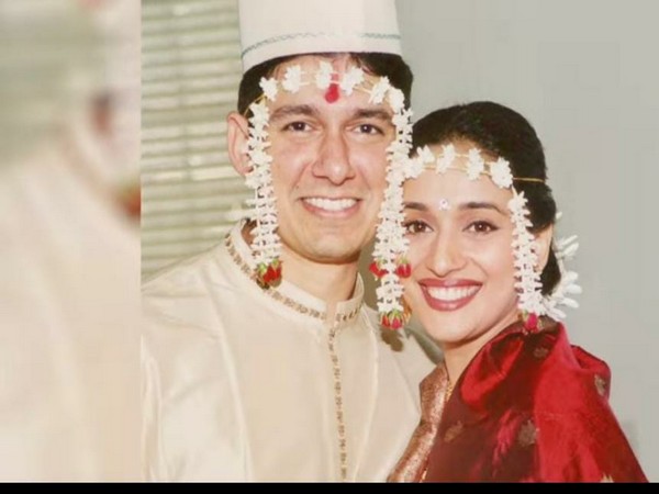  Madhuri Dixit Nene, Shriram Nene complete 22 years of marital bliss