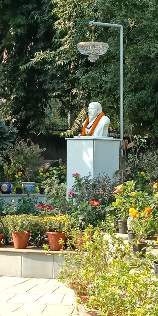 People paid homage at memorial of Mother of Aurobindo Ashram