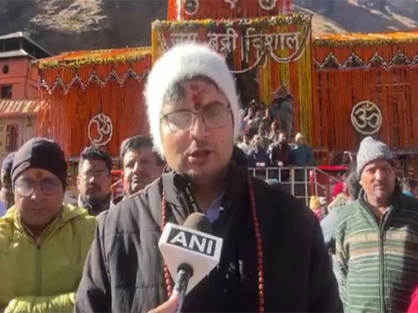 Chamoli DM Reviews Badrinath Dham Preparations for Winter Closure