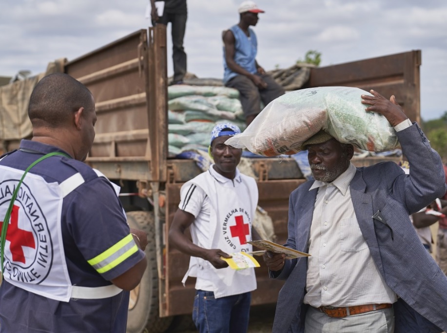 Over 40,000 people were provided seeds by Mozambique Red Cross Society and ICRC