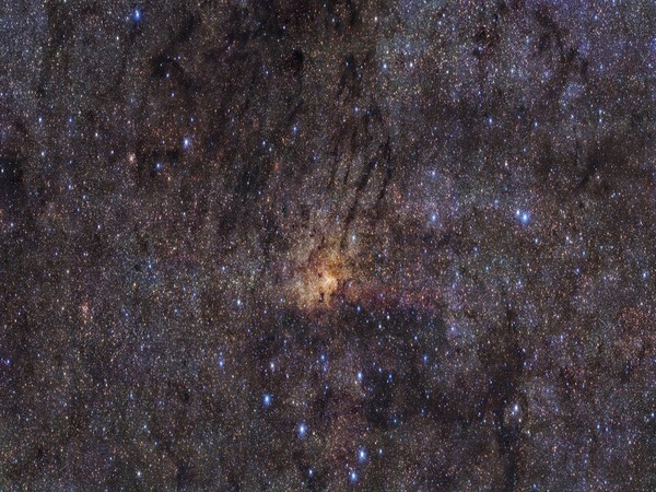 Telescope images of central region of Milky Way Galaxy reveal ancient ...