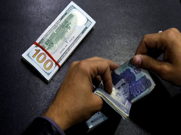 Pakistan’s Record Debt Surge Sparks Economic Stability Concerns