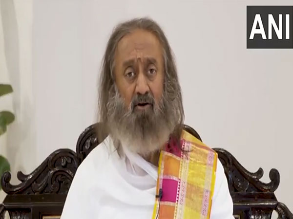 Sri Sri Ravi Shankar Backs 'One Nation One Election' Bill for India's Prosperity