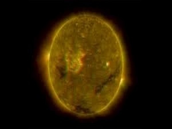 NJIT scientists measure evolving energy of first minutes of a solar flare