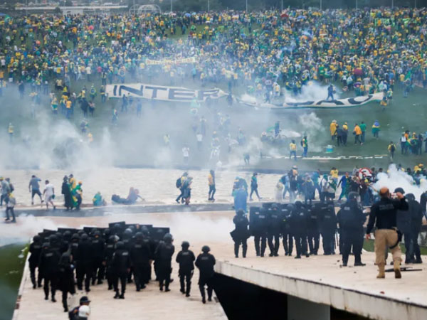 Brazil's President Lula sacks 40 guards for presidential residence riots, expresses distrust in military