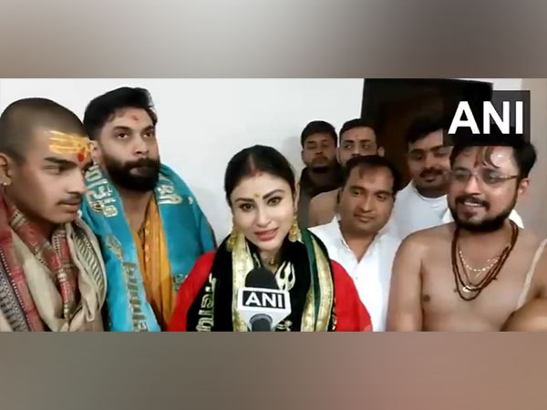 Mouni Roy's Spiritual Sojourn: A Serene Visit to Ujjain's Sacred Shree Mahakaleshwar Temple