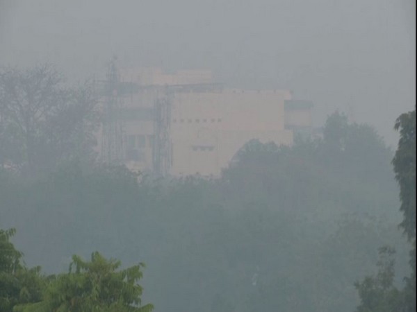 Delhi's air quality remains 'very poor', AQI at 321