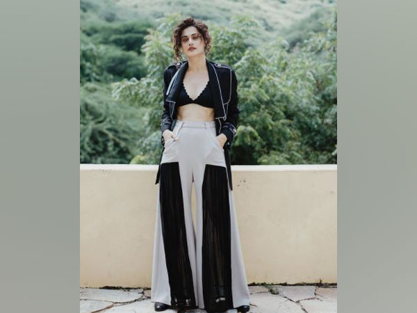 Taapsee Pannu raises glamour quotient, flaunts toned abs in latest post