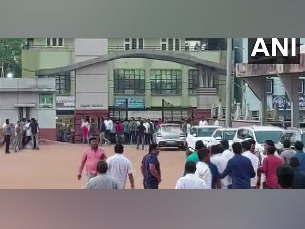 Clash breaks out between BJP, Congress workers in Bengaluru; FIR lodged