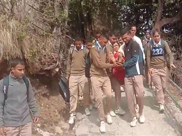 Trainers, trainees of Dehradun police line rescue injured woman at Surkanda Devi Temple