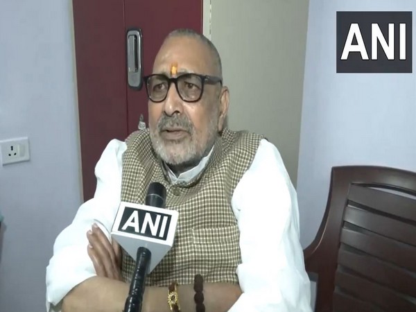 "ECI does things to ensure free and fair elections, no political body should interfere": Union Minister Giriraj Singh