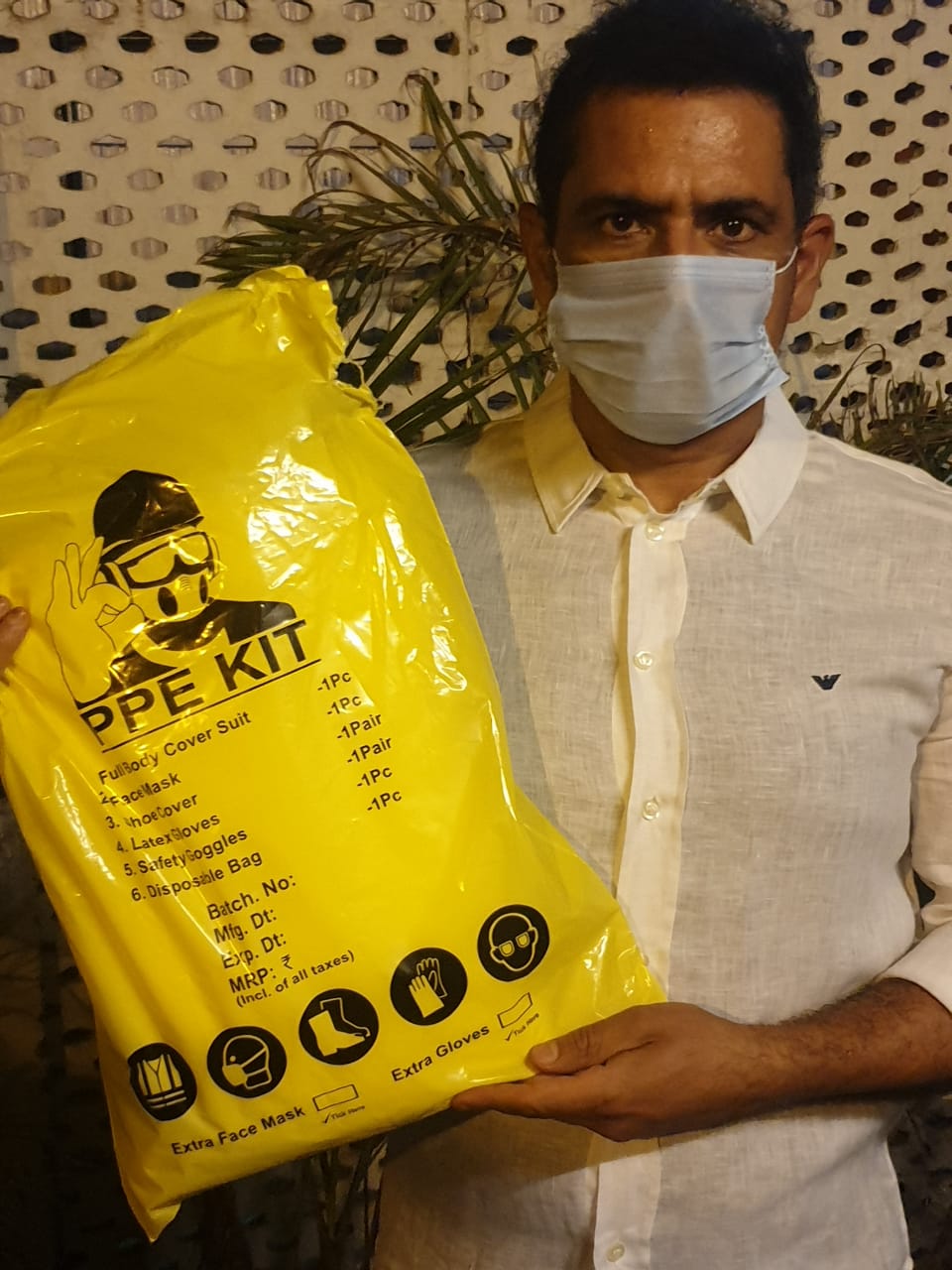 Robert Vadra donates 60 PPE kits to GIPMER doctors