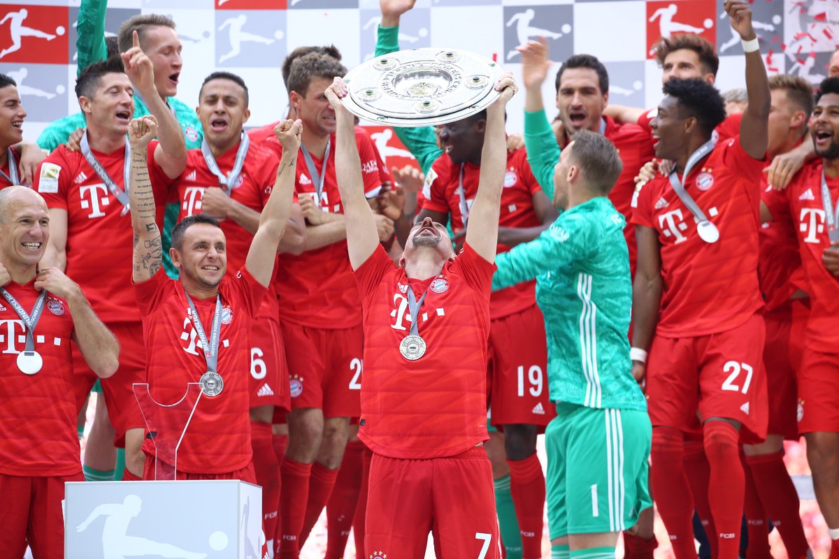 UPDATE 4-Soccer-Bayern Munich win Bundesliga title for seventh successive season
