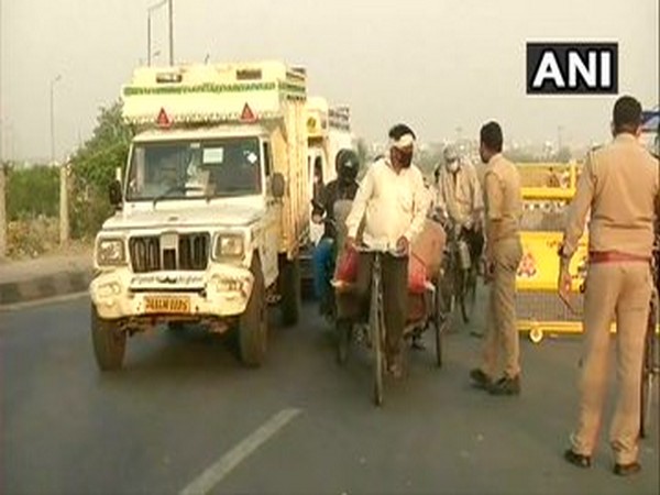 People commute through Delhi-Ghazipur border amid lockdown ...