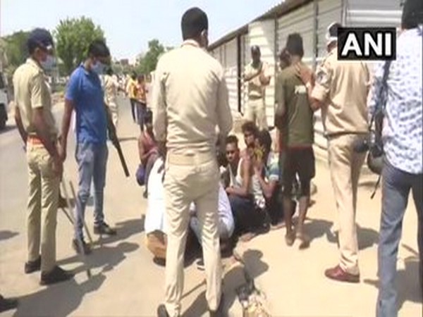 Migrants pelt stones at police in Ahmedabad