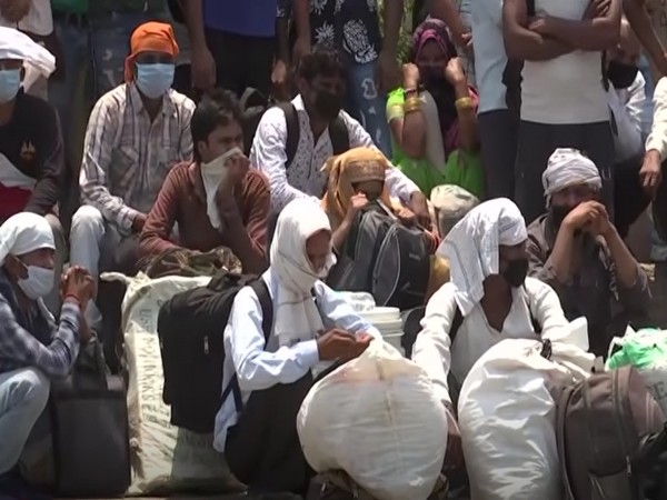 Seeking to return home, Migrants gather at Karnal highway