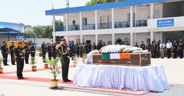 J-K: Indian Army pays tribute to slain jawans in Srinagar 