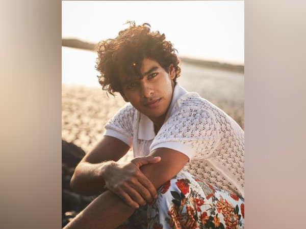 Ishaan Khatter shares mirror selfie flaunting chiselled physique