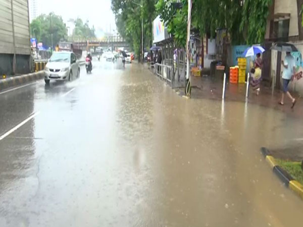 Mumbai Faces Heavy Downpour, Traffic Disruptions Amid Waterlogging