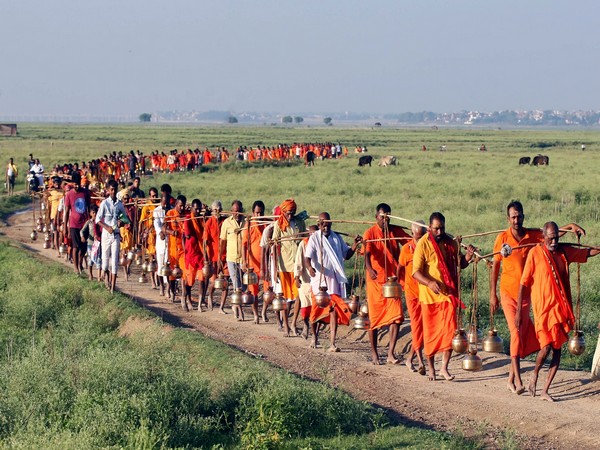 Controversy Erupts Over Eateries Displaying Owners' Names During Kanwar Yatra in Muzaffarnagar