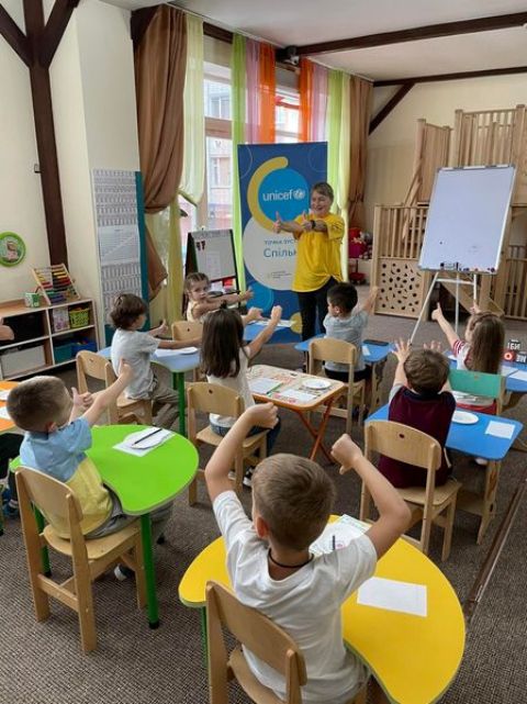 UNICEF’s Spilno cash assistance programme reaches 350,000 children in Ukraine