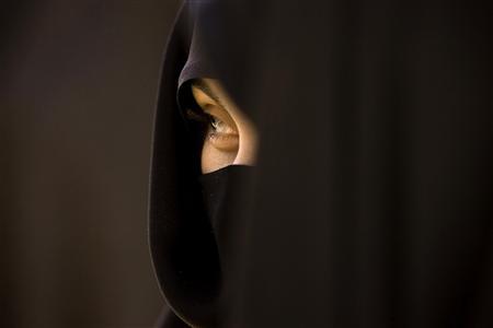 UPDATE 2-France's ban on full-body Islamic veil violates human rights - U.N. rights panel