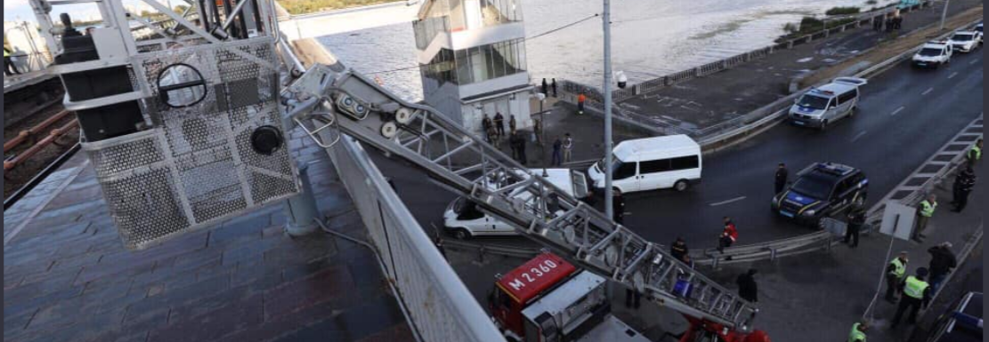 Watch: Bomb threat at Metro Bridge in Kyiv; special operation launched