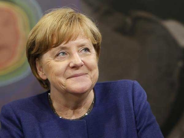    UPDATE 2-With economic integration pledge, Merkel seeks to defuse ECB time-bomb