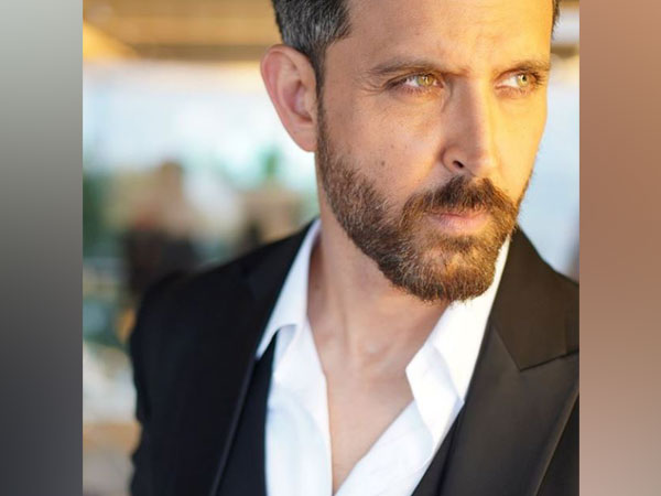 Hrithik Roshan treats fans with stunning sun-kissed picture