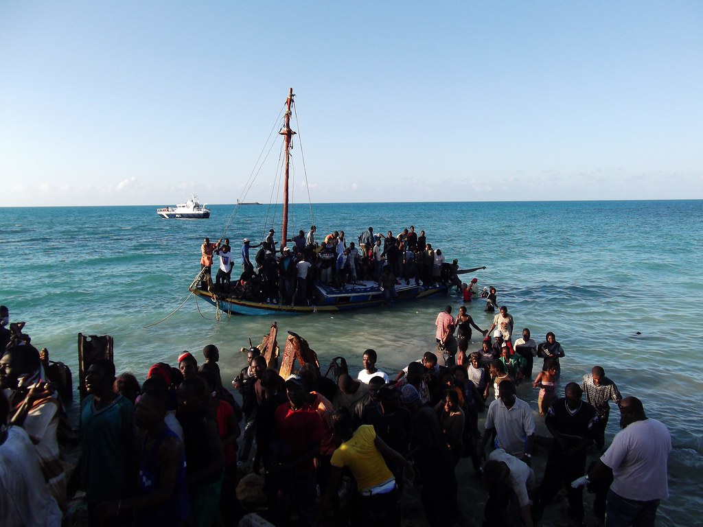 Tunisia navy rescues 487 migrants from overloaded boat 
