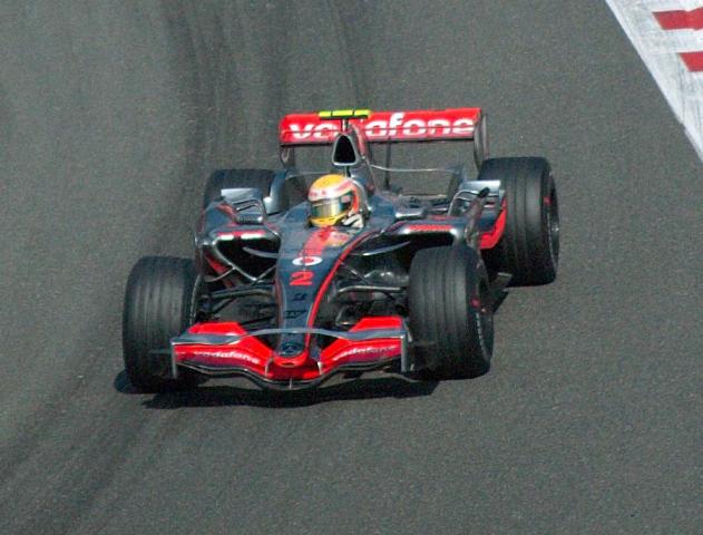 UPDATE 3-Motor racing-Raikkonen puts Hamilton's fifth title on hold