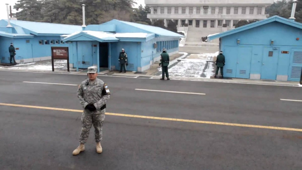 Korean soldiers cross each other's territory peacefully for first time