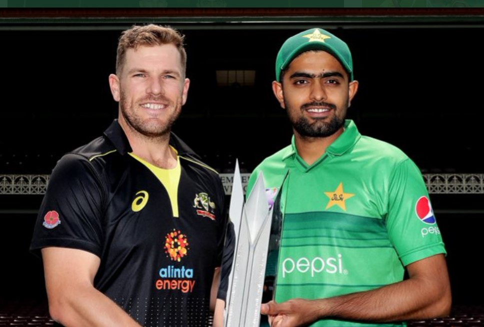 UPDATE 3-Cricket-Australia strike in bursts to dismiss Pakistan for 240