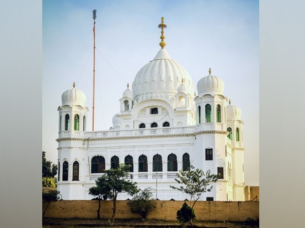 Over 240 Sikhs from India visit Gurdwara Darbar Sahib in Pakistan
