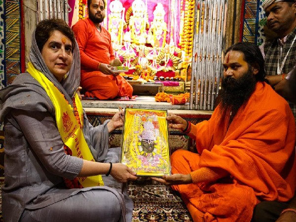 Priyanka Gandhi visits Kamtanath temple in UP's Chitrakoot