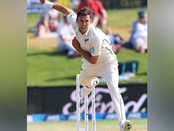 UPDATE 3-Cricket-Boult leads attack as NZ on top against India
