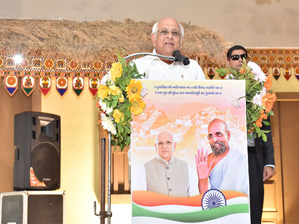 Chief Minister Applauds Jain Teachings at Dharma Sabha in Palitana