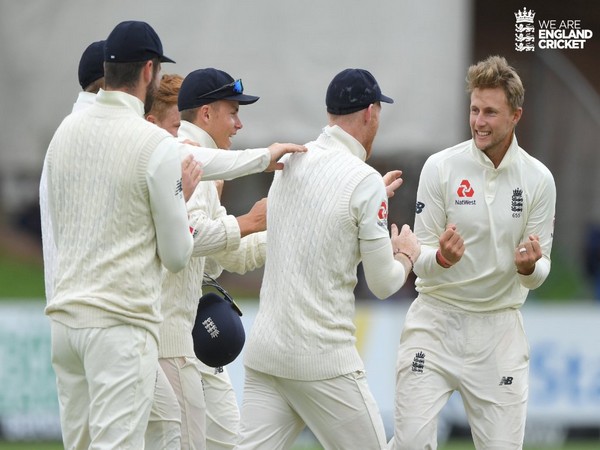 England favourites to win after reducing SA to 102/6 on day four of third Test