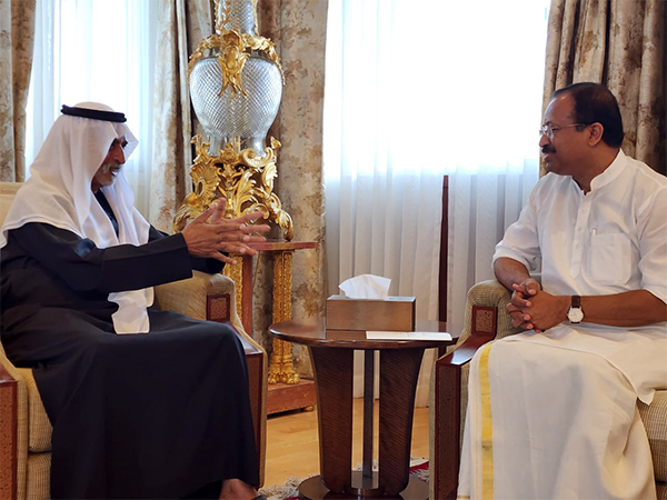 MoS Muraleedharan holds talks on Indian diaspora with UAE ministers in Abu Dhabi