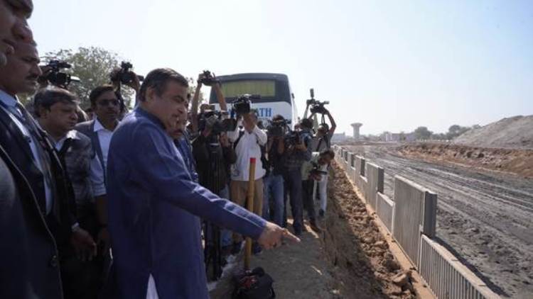 Nitin Gadkari inspects progress of Ahmedabad-Dholera Expressway 