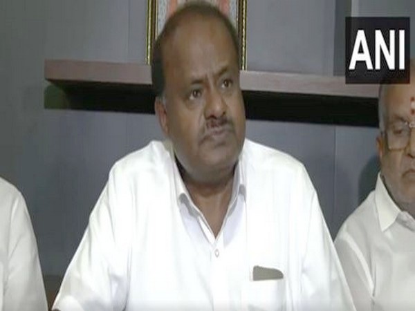 Hd Kumaraswamy Extends Warm Welcome To Pm Modi In Karnataka Headlines