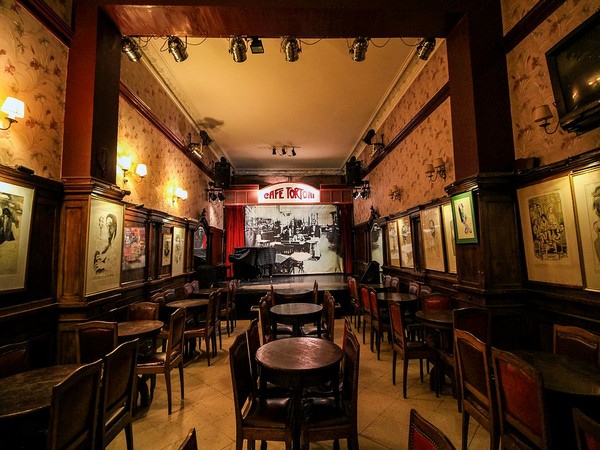Madrid bars and restaurants call for help as COVID crisis hits
