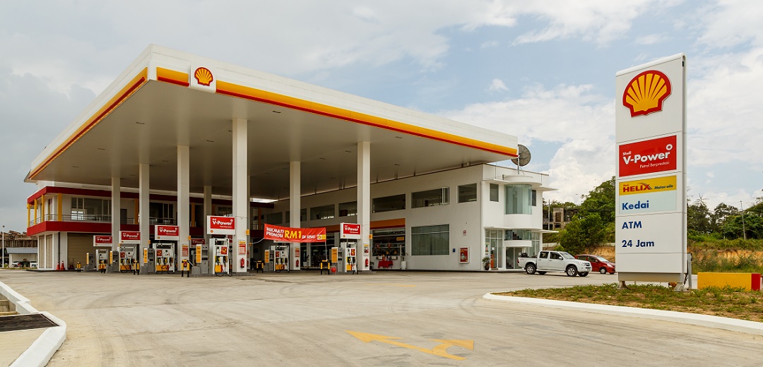 Some Venezuelan gas stations empty as government bans queuing to slow coronavirus